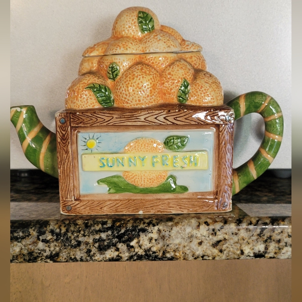 Vintage Cardinal Inc Teapot 1994 w/lid sunny fresh orange crate